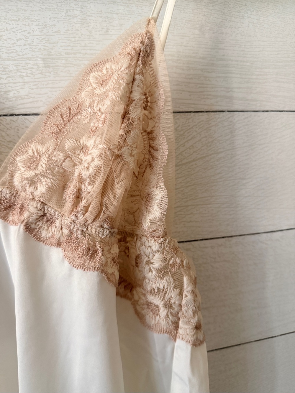 Flora Nikrooz Rosa Lace-Trimmed V-Neck Chemise Medium - Picture 4 of 10